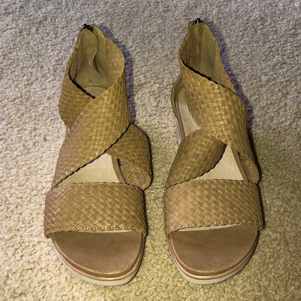 Eileen Fisher sandals in EUC.Size 7. Comfortable shoe&get for travel or everyday